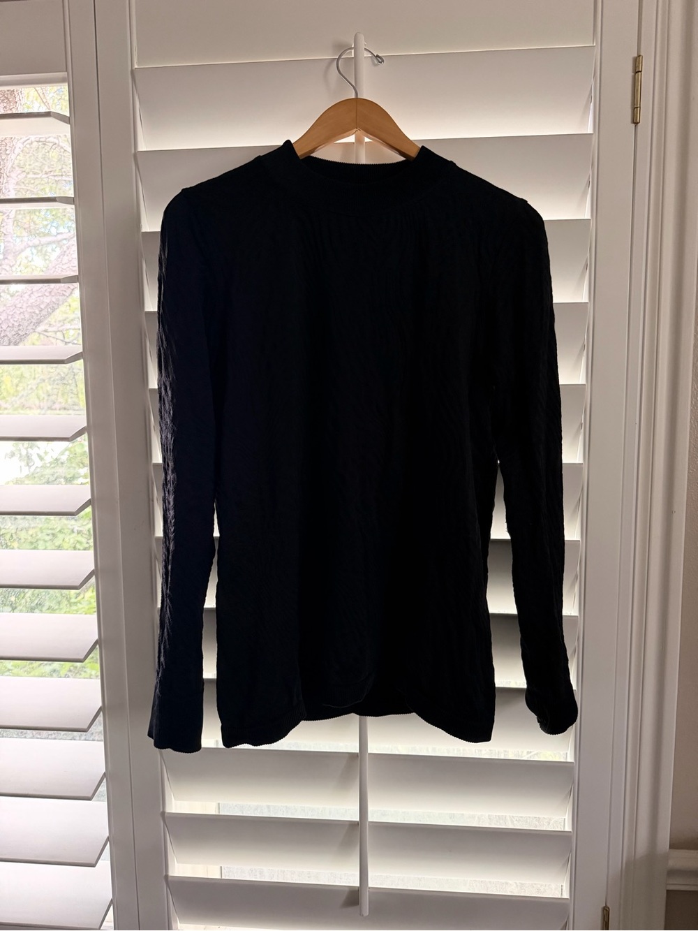 SPANX Seamless textured swirl Black Long Sleeve Knit Top